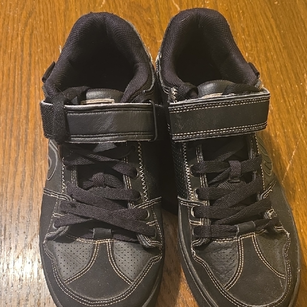 Men's Black Skate Sneakers